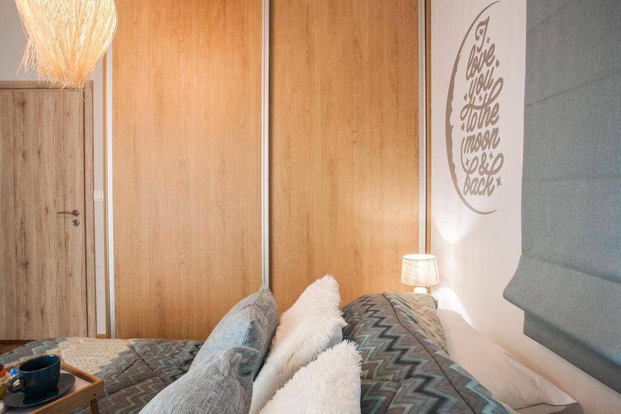 Luxury Seaside Apartment Next To Starbucks Opossite The Beach Park Of Flisvos アテネ エクステリア 写真
