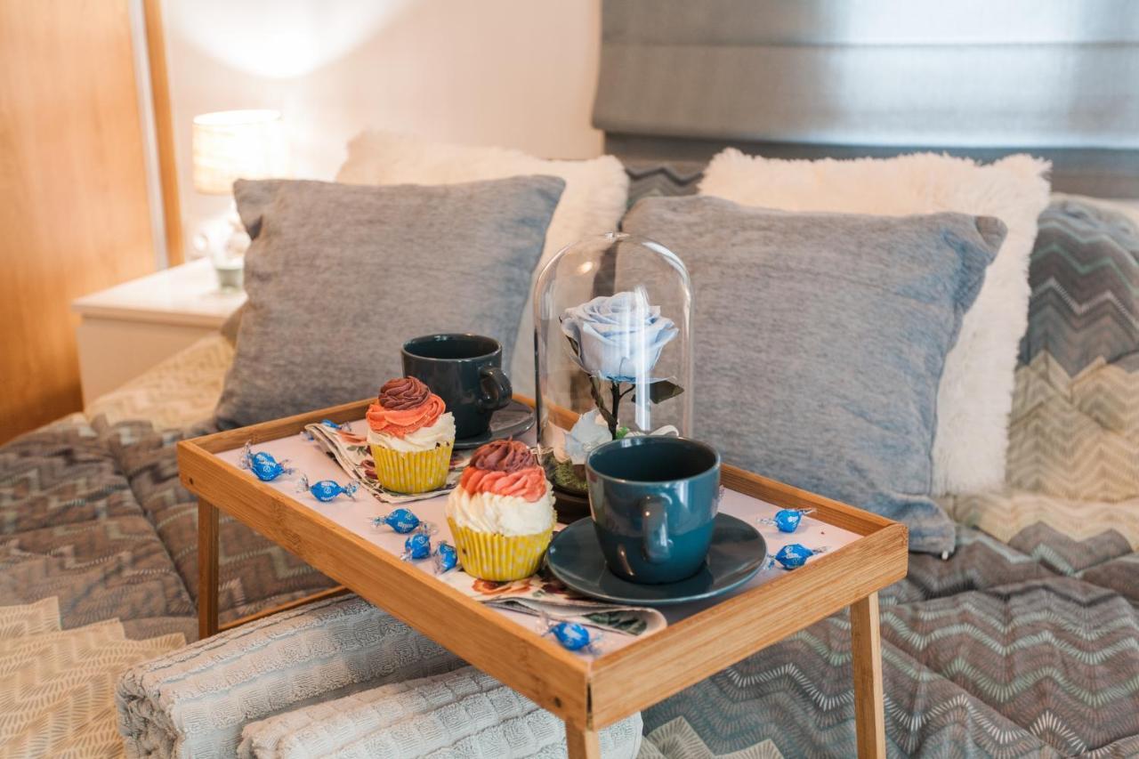 Luxury Seaside Apartment Next To Starbucks Opossite The Beach Park Of Flisvos アテネ エクステリア 写真