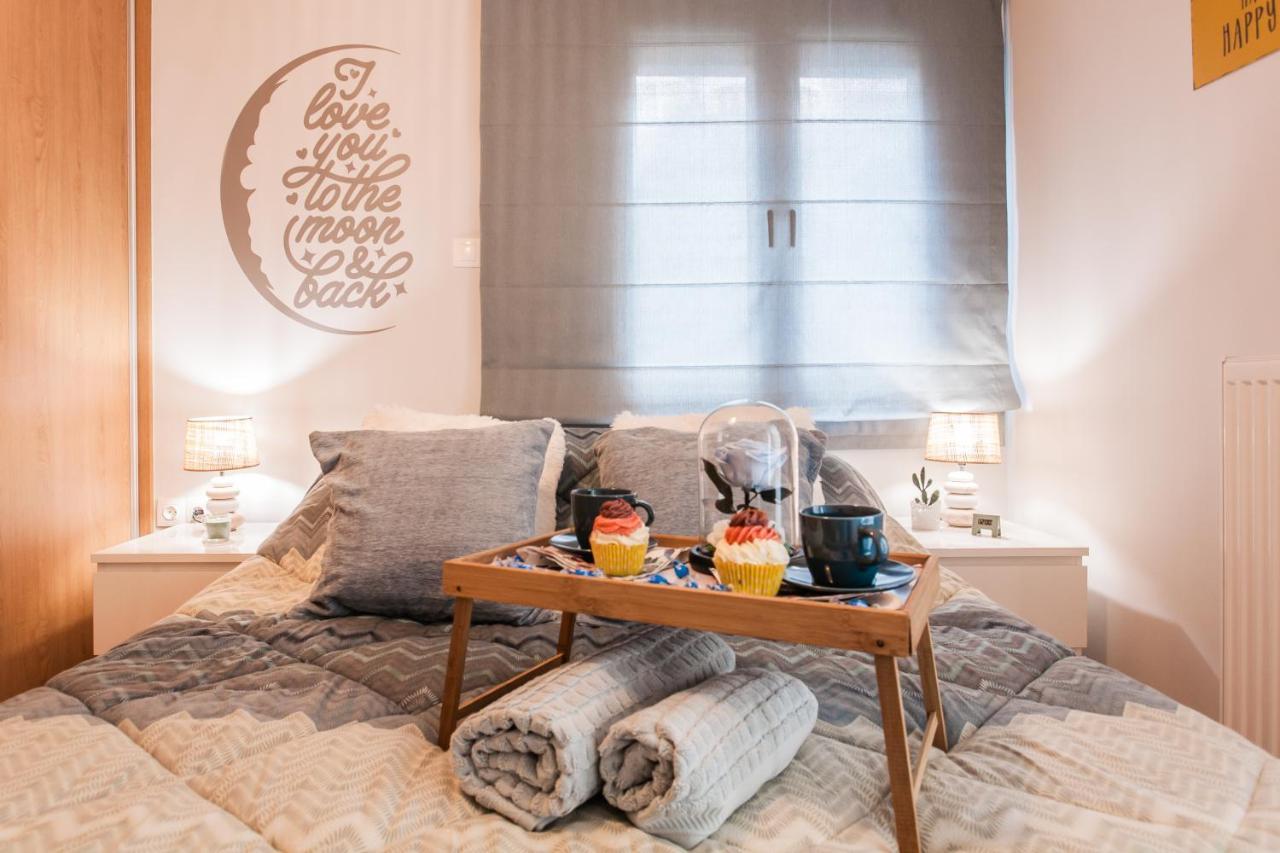 Luxury Seaside Apartment Next To Starbucks Opossite The Beach Park Of Flisvos アテネ エクステリア 写真