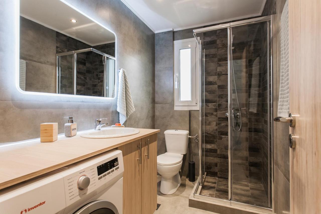Luxury Seaside Apartment Next To Starbucks Opossite The Beach Park Of Flisvos アテネ エクステリア 写真