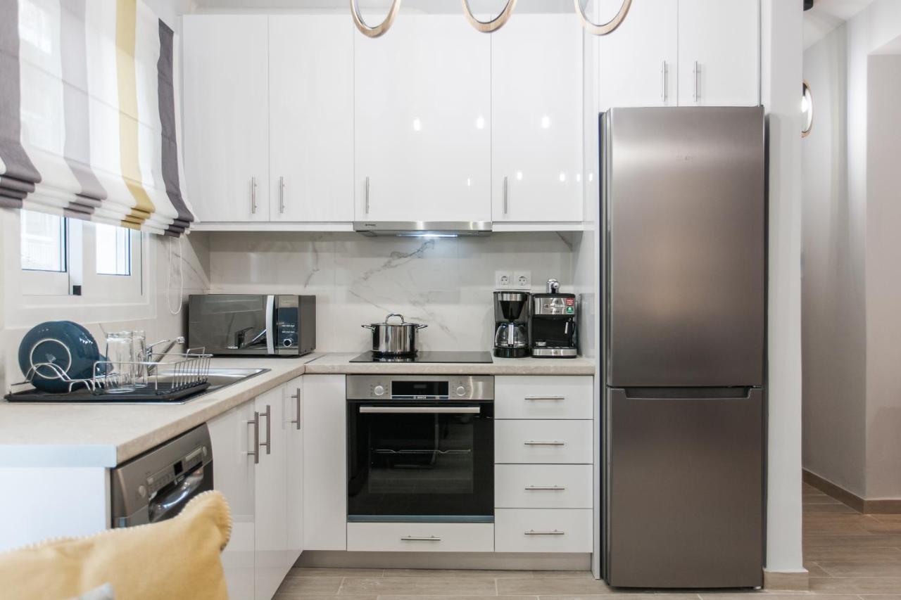 Luxury Seaside Apartment Next To Starbucks Opossite The Beach Park Of Flisvos アテネ エクステリア 写真