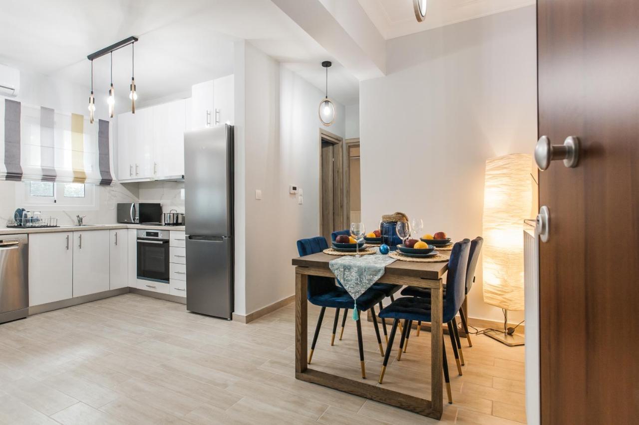 Luxury Seaside Apartment Next To Starbucks Opossite The Beach Park Of Flisvos アテネ エクステリア 写真