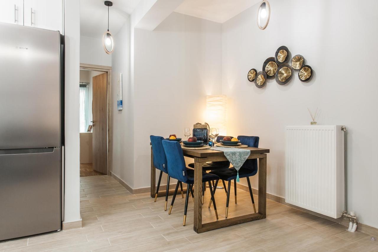 Luxury Seaside Apartment Next To Starbucks Opossite The Beach Park Of Flisvos アテネ エクステリア 写真