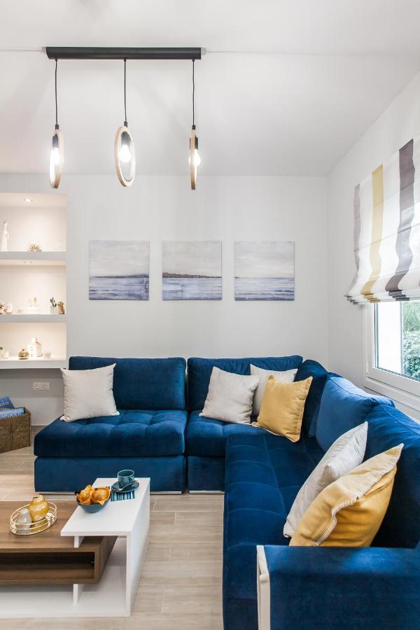 Luxury Seaside Apartment Next To Starbucks Opossite The Beach Park Of Flisvos アテネ エクステリア 写真