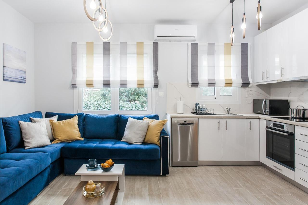 Luxury Seaside Apartment Next To Starbucks Opossite The Beach Park Of Flisvos アテネ エクステリア 写真