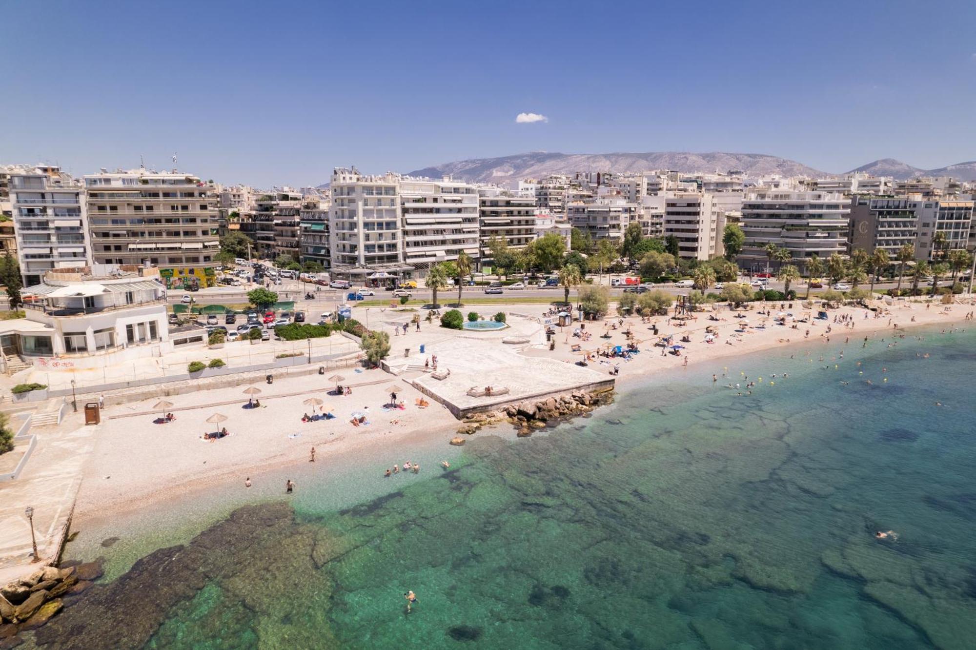 Luxury Seaside Apartment Next To Starbucks Opossite The Beach Park Of Flisvos アテネ エクステリア 写真
