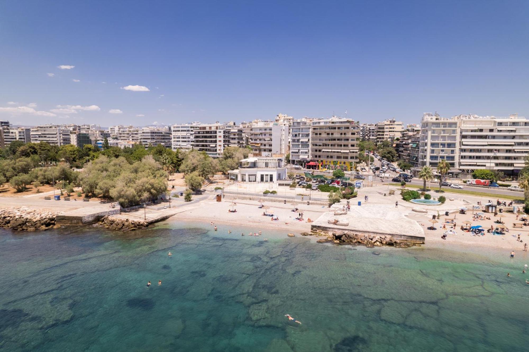 Luxury Seaside Apartment Next To Starbucks Opossite The Beach Park Of Flisvos アテネ エクステリア 写真