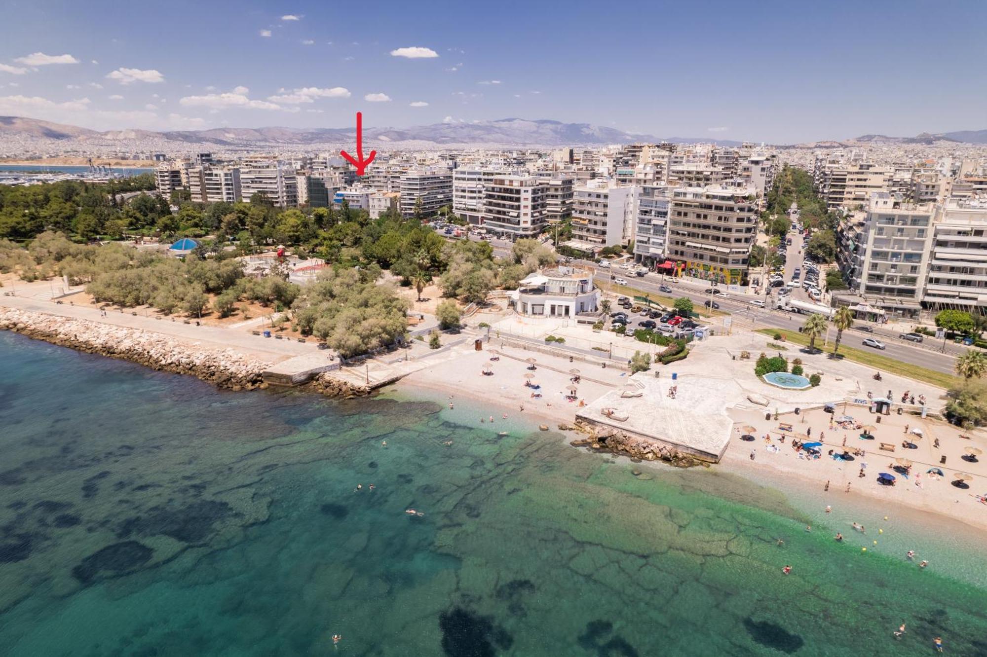 Luxury Seaside Apartment Next To Starbucks Opossite The Beach Park Of Flisvos アテネ エクステリア 写真